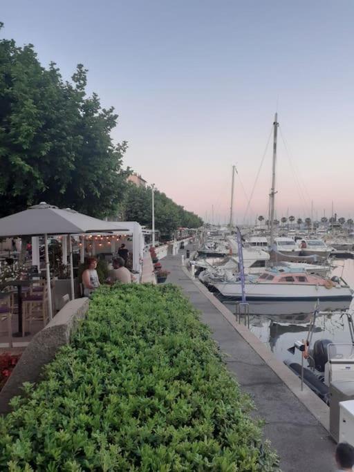 Jolie 2P Au Centre De Golfe-Juan A 2Mn Des Plages 발로리스 외부 사진
